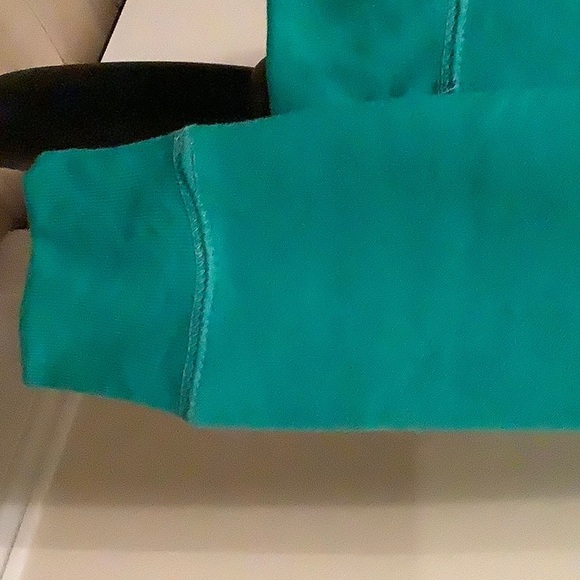 Female’s medium green sweatshirt. NWOT. - Picture 8 of 11